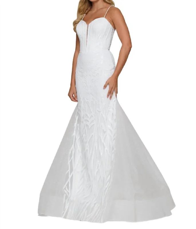 Sweetheart Neckline Prom Dress In White Corset unclassified dresses